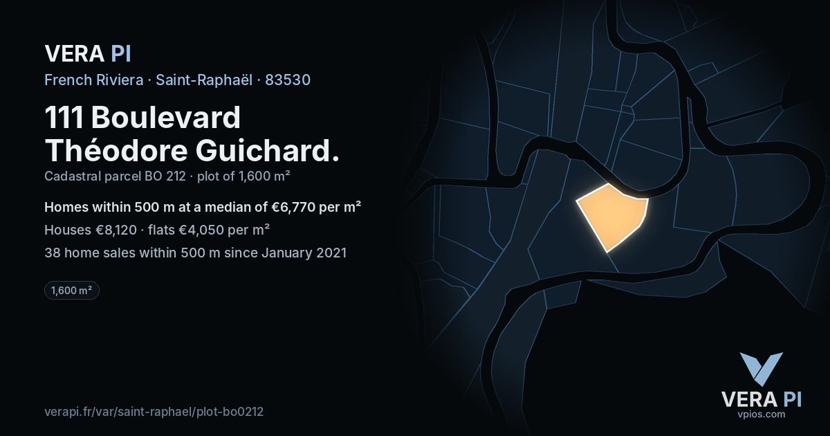 111 Boulevard Théodore Guichard, Saint-Raphaël at night – the plot lit, the parcels around coloured by the prices near them