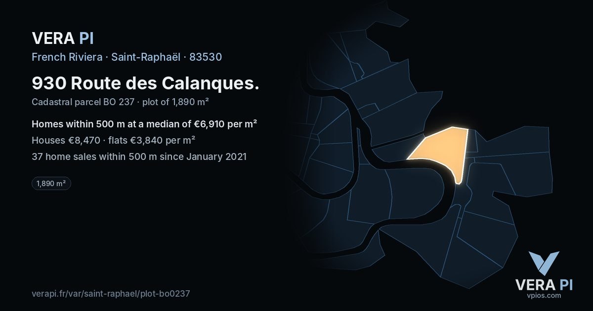 930 Route des Calanques, Saint-Raphaël at night – the plot lit, the parcels around coloured by the prices near them
