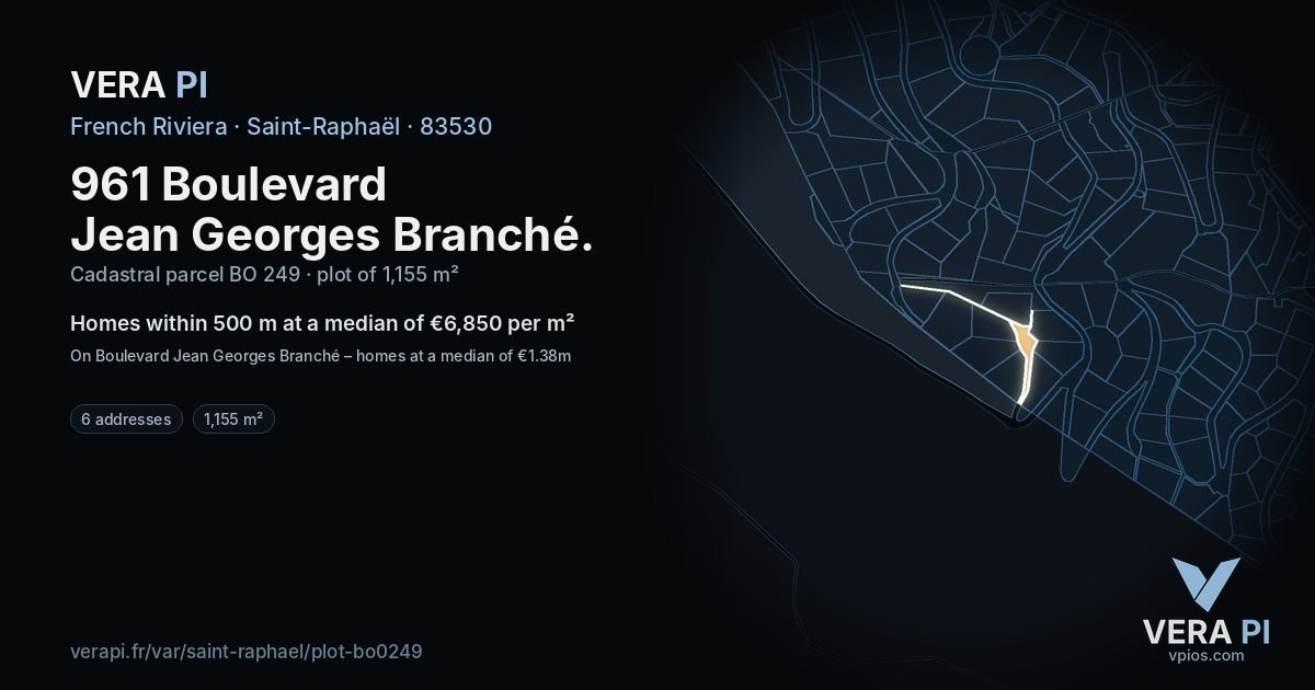 961 Boulevard Jean Georges Branché, Saint-Raphaël at night – the plot lit, the parcels around coloured by the prices near them
