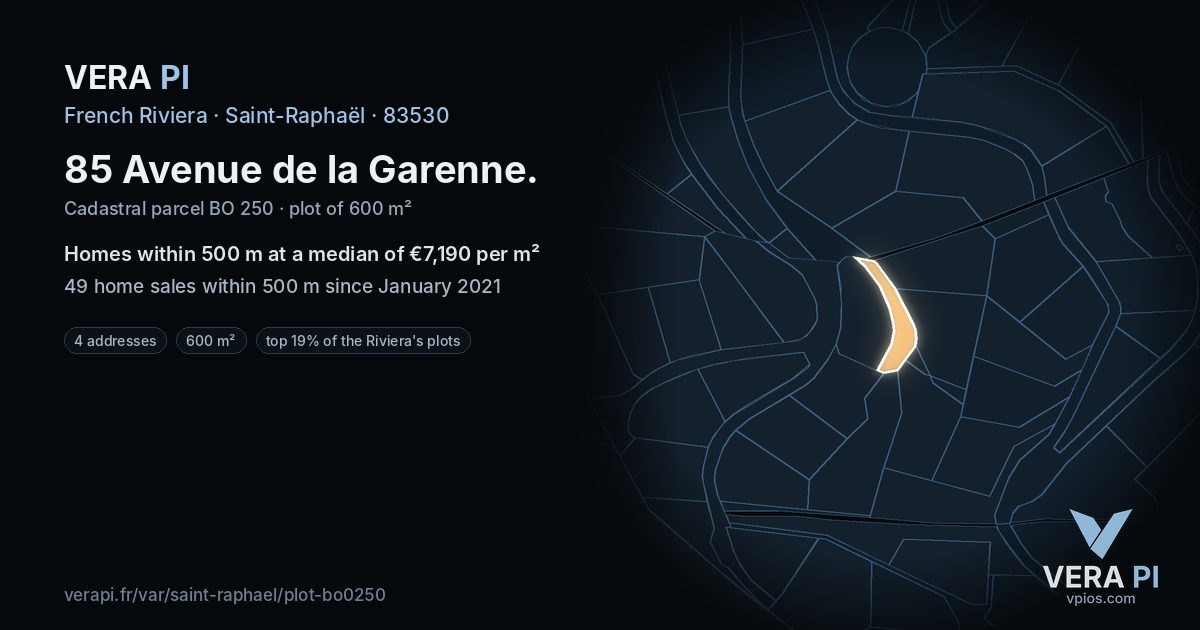 85 Avenue de la Garenne, Saint-Raphaël at night – the plot lit, the parcels around coloured by the prices near them