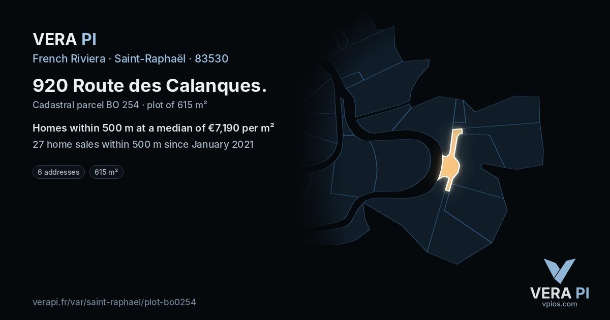 920 Route des Calanques, Saint-Raphaël at night – the plot lit, the parcels around coloured by the prices near them