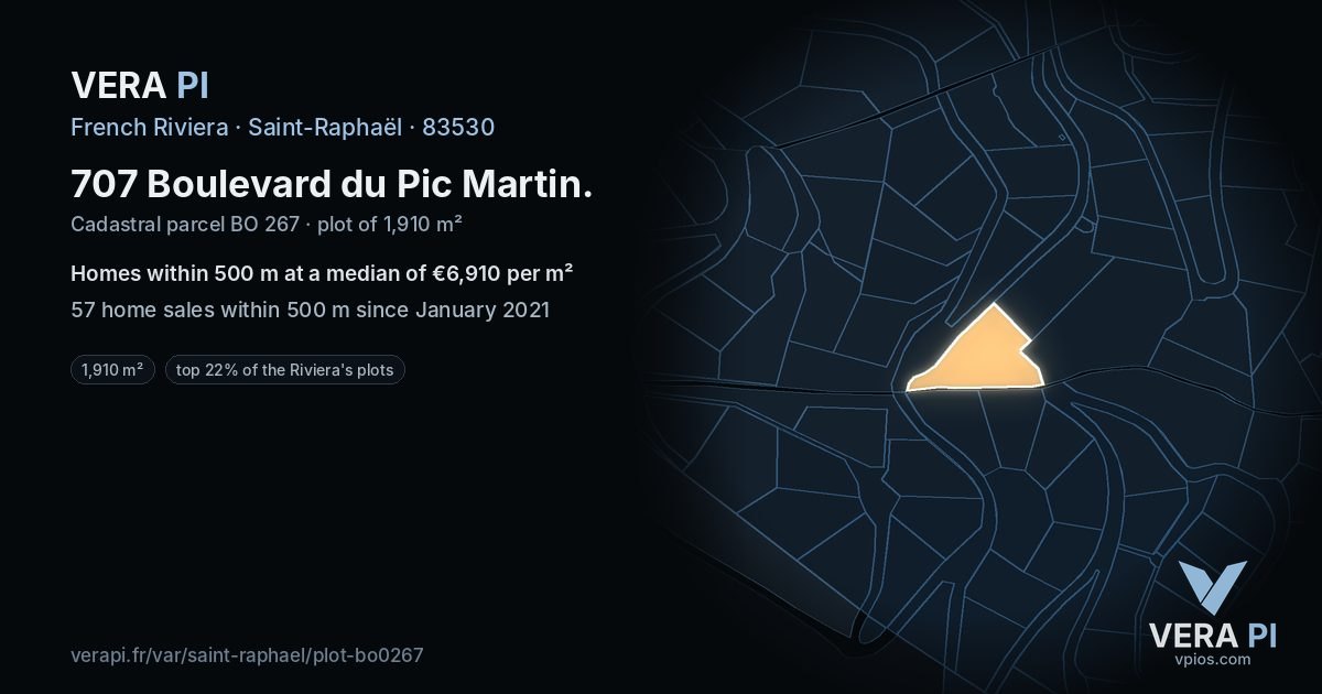707 Boulevard du Pic Martin, Saint-Raphaël at night – the plot lit, the parcels around coloured by the prices near them