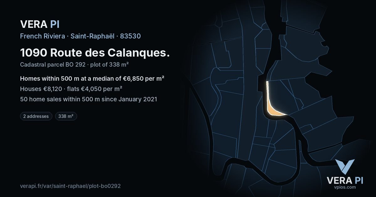 1090 Route des Calanques, Saint-Raphaël at night – the plot lit, the parcels around coloured by the prices near them