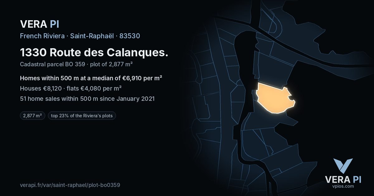 1330 Route des Calanques, Saint-Raphaël at night – the plot lit, the parcels around coloured by the prices near them