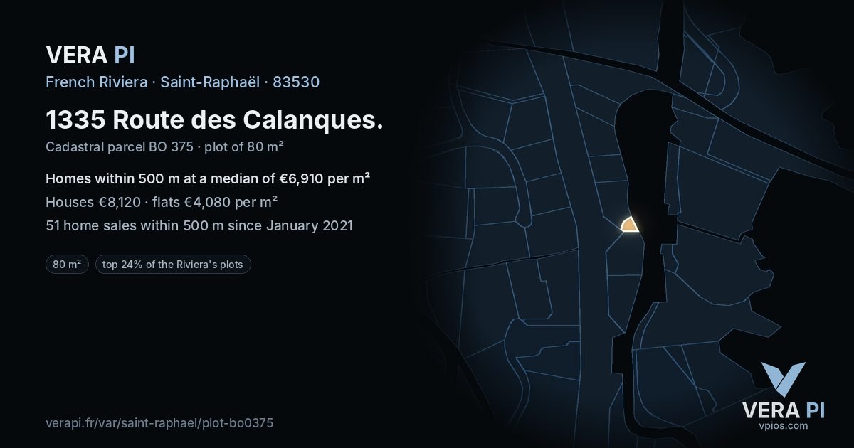 1335 Route des Calanques, Saint-Raphaël at night – the plot lit, the parcels around coloured by the prices near them