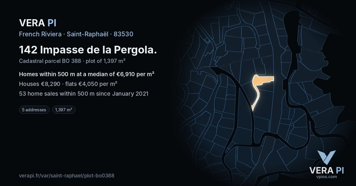 142 Impasse de la Pergola, Saint-Raphaël at night – the plot lit, the parcels around coloured by the prices near them