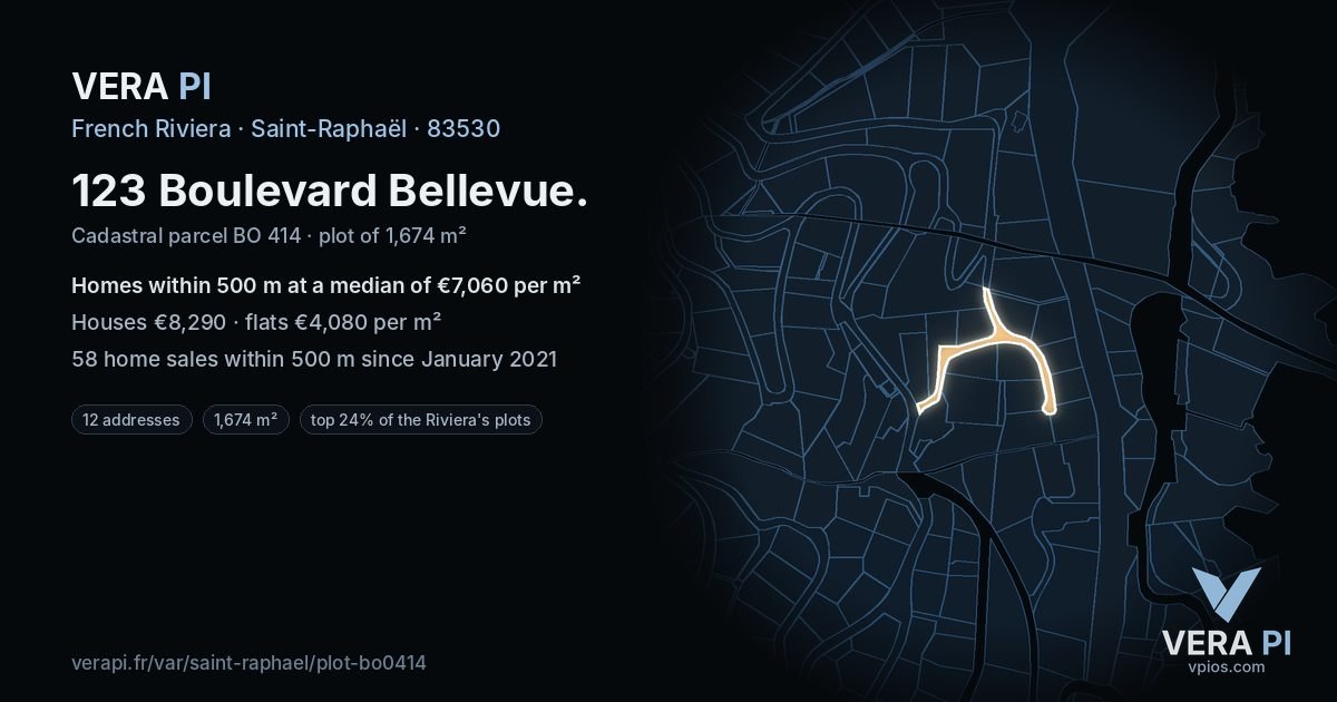 123 Boulevard Bellevue, Saint-Raphaël at night – the plot lit, the parcels around coloured by the prices near them