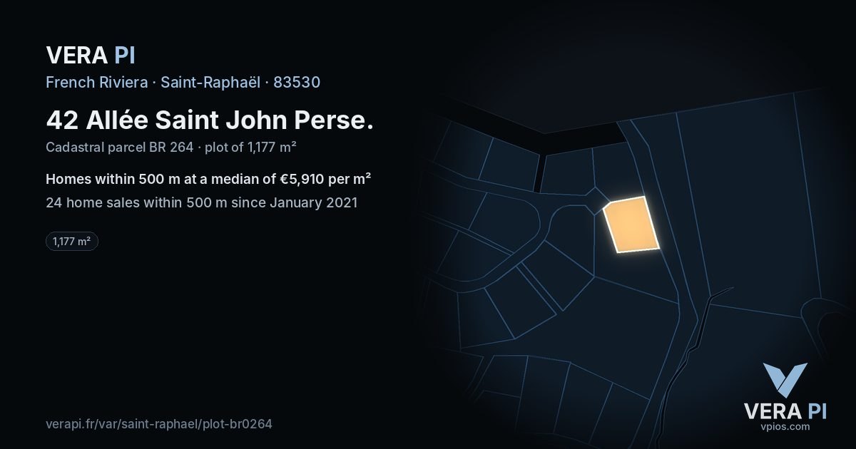 42 Allée Saint John Perse, Saint-Raphaël at night – the plot lit, the parcels around coloured by the prices near them