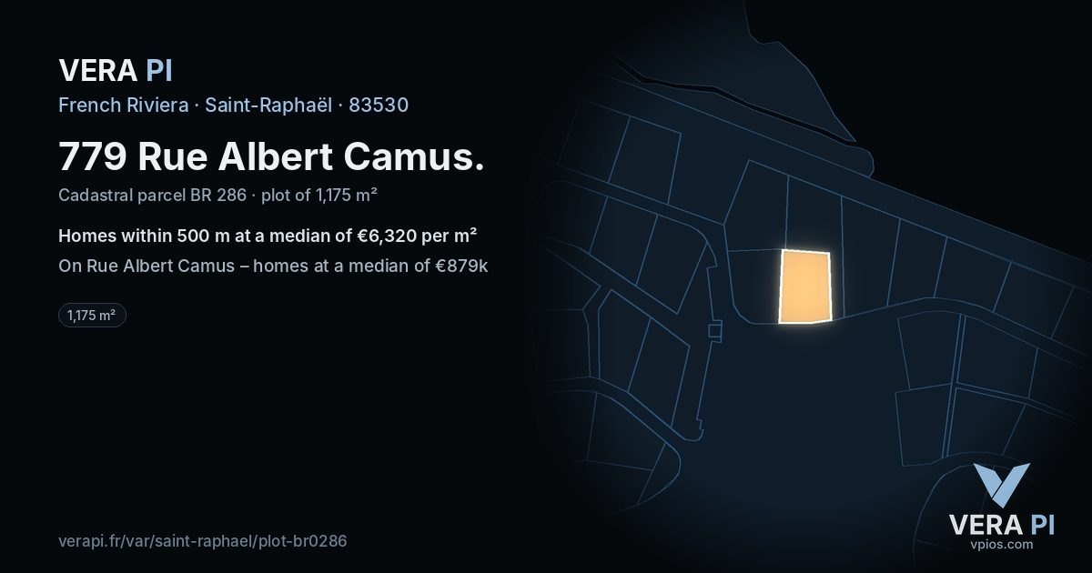 779 Rue Albert Camus, Saint-Raphaël at night – the plot lit, the parcels around coloured by the prices near them