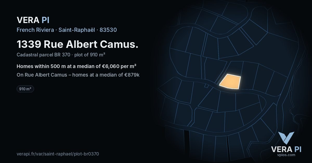 1339 Rue Albert Camus, Saint-Raphaël at night – the plot lit, the parcels around coloured by the prices near them