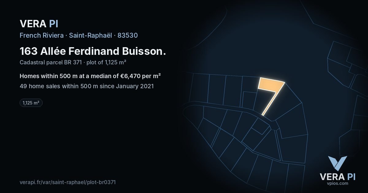 163 Allée Ferdinand Buisson, Saint-Raphaël at night – the plot lit, the parcels around coloured by the prices near them