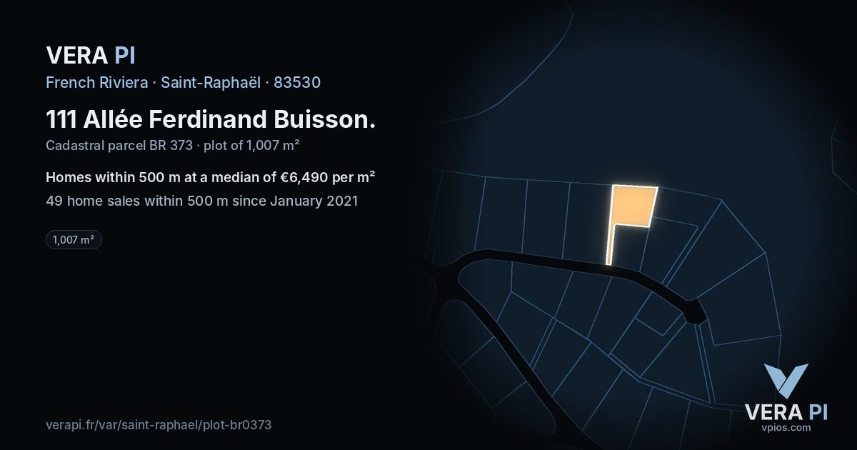 111 Allée Ferdinand Buisson, Saint-Raphaël at night – the plot lit, the parcels around coloured by the prices near them