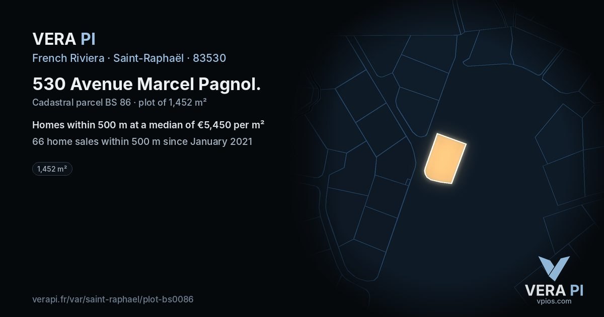 530 Avenue Marcel Pagnol, Saint-Raphaël at night – the plot lit, the parcels around coloured by the prices near them