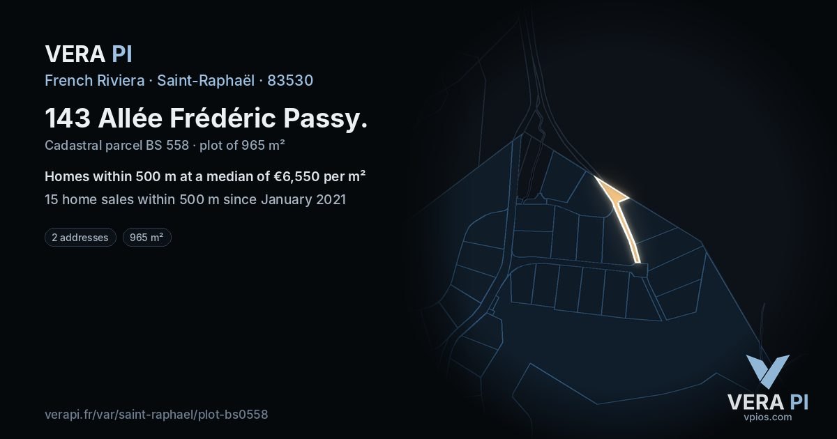 143 Allée Frédéric Passy, Saint-Raphaël at night – the plot lit, the parcels around coloured by the prices near them