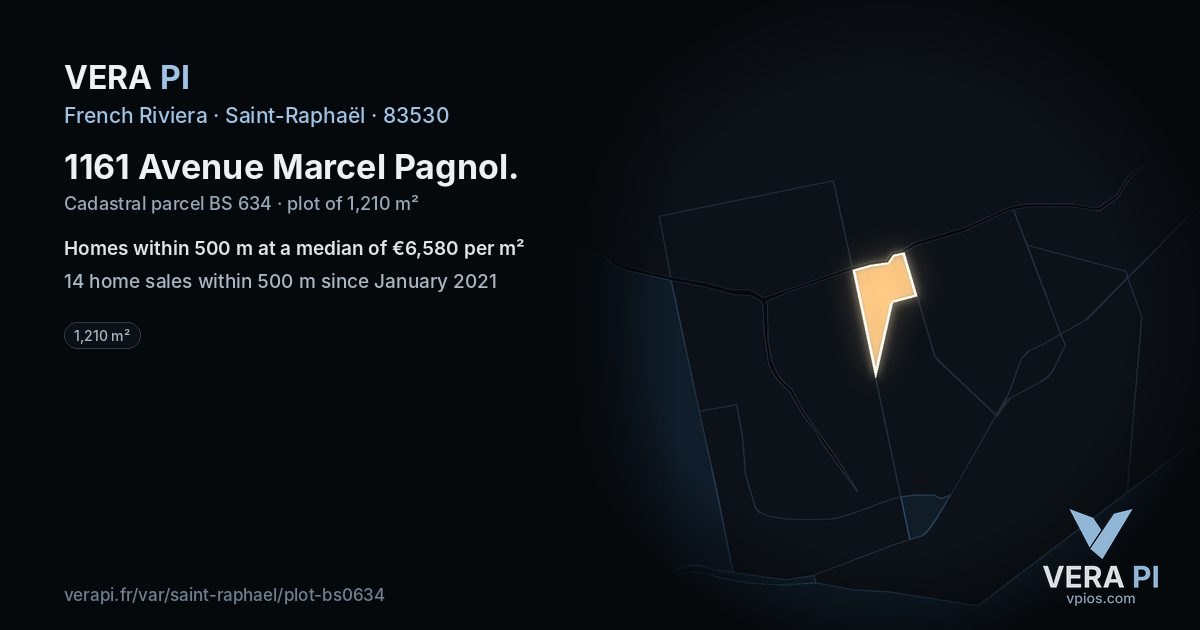1161 Avenue Marcel Pagnol, Saint-Raphaël at night – the plot lit, the parcels around coloured by the prices near them