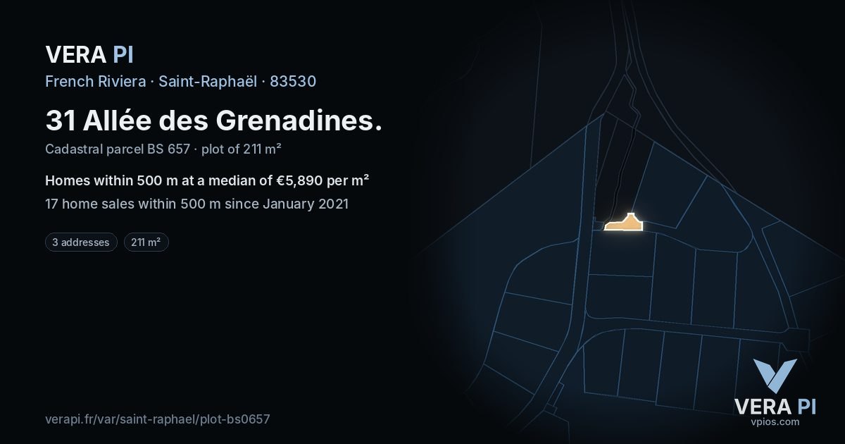 31 Allée des Grenadines, Saint-Raphaël at night – the plot lit, the parcels around coloured by the prices near them