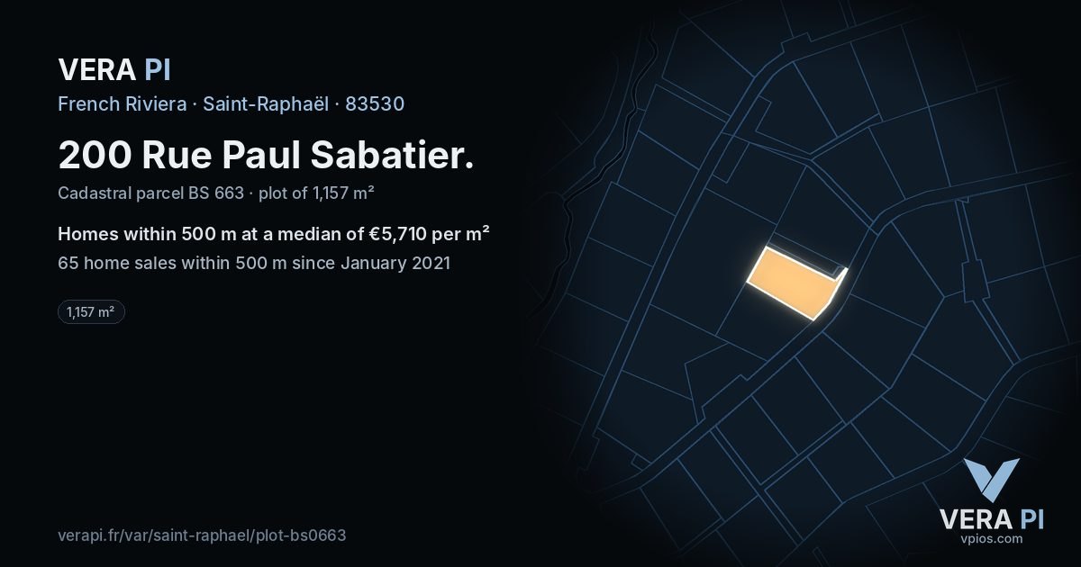 200 Rue Paul Sabatier, Saint-Raphaël at night – the plot lit, the parcels around coloured by the prices near them