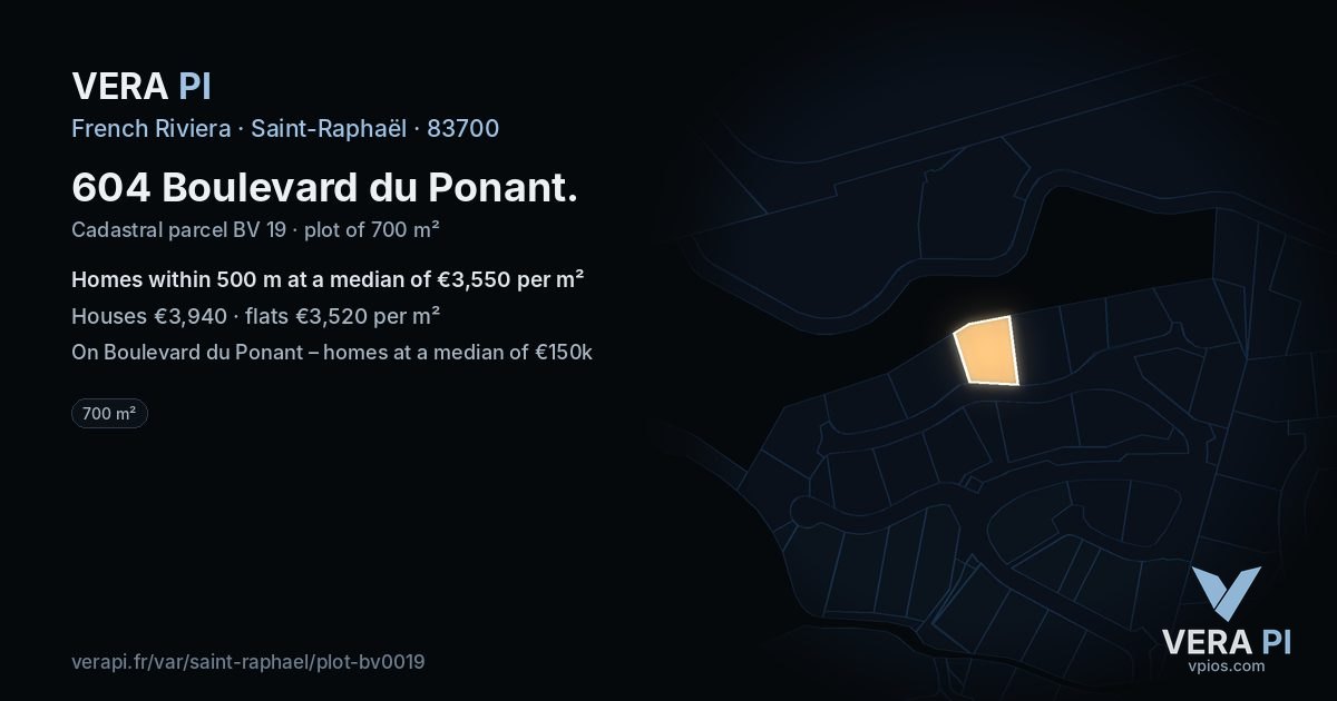 604 Boulevard du Ponant, Saint-Raphaël at night – the plot lit, the parcels around coloured by the prices near them
