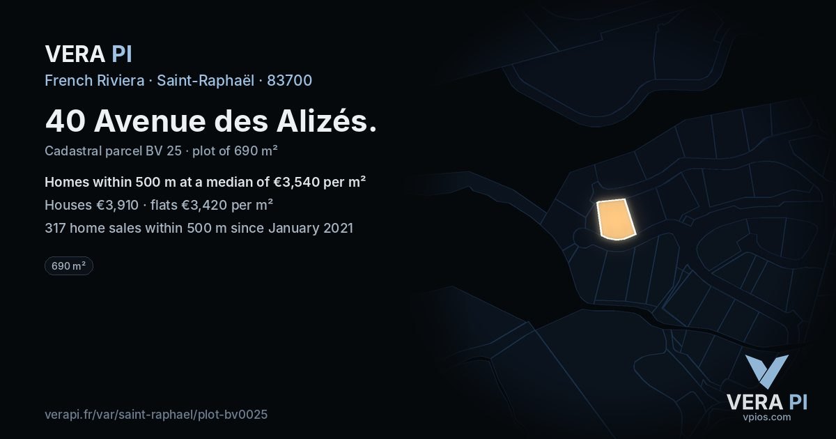 40 Avenue des Alizés, Saint-Raphaël at night – the plot lit, the parcels around coloured by the prices near them