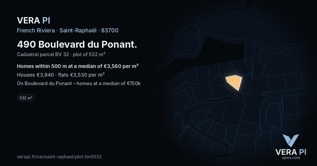 490 Boulevard du Ponant, Saint-Raphaël at night – the plot lit, the parcels around coloured by the prices near them