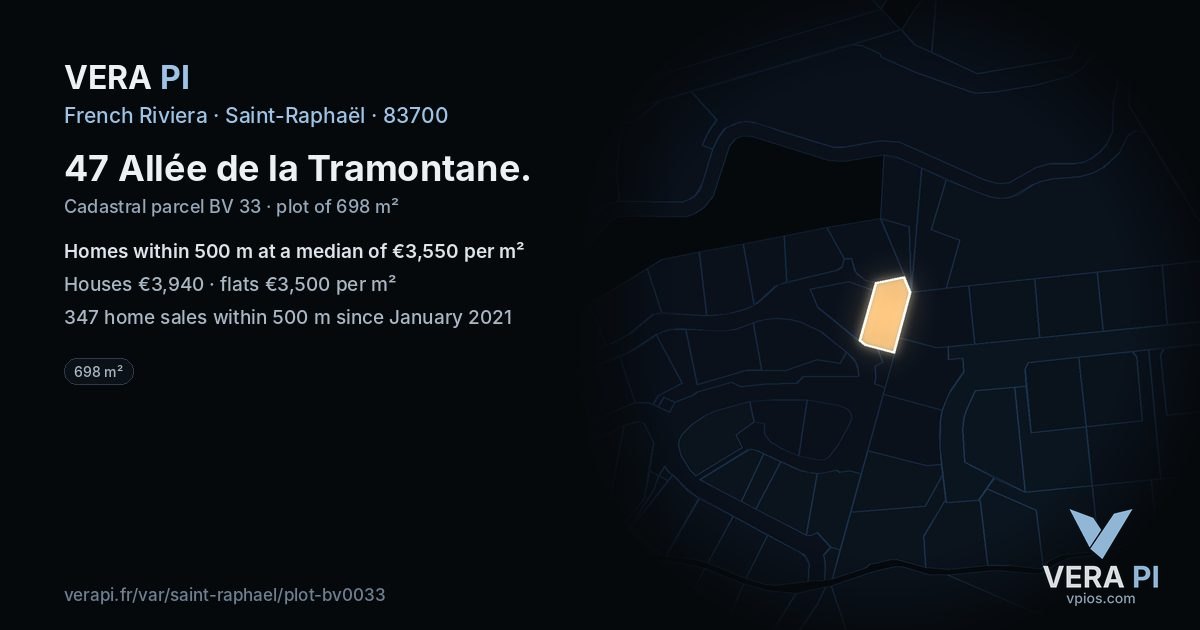 47 Allée de la Tramontane, Saint-Raphaël at night – the plot lit, the parcels around coloured by the prices near them