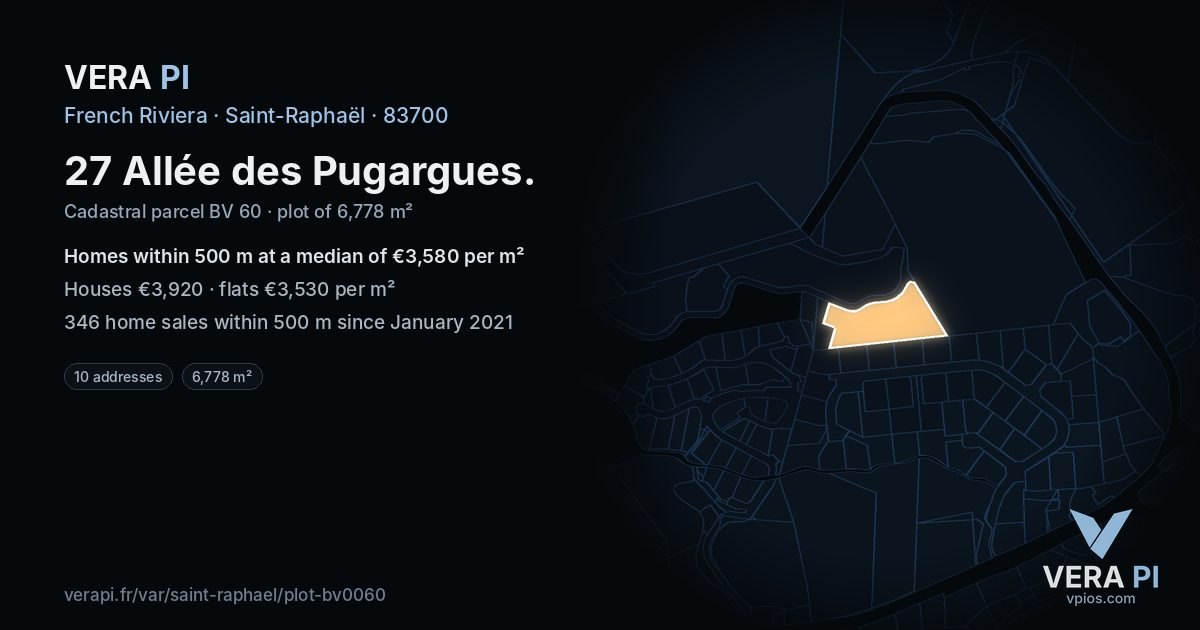27 Allée des Pugargues, Saint-Raphaël at night – the plot lit, the parcels around coloured by the prices near them