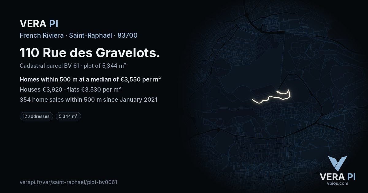 110 Rue des Gravelots, Saint-Raphaël at night – the plot lit, the parcels around coloured by the prices near them