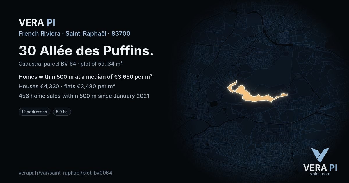 30 Allée des Puffins, Saint-Raphaël at night – the plot lit, the parcels around coloured by the prices near them