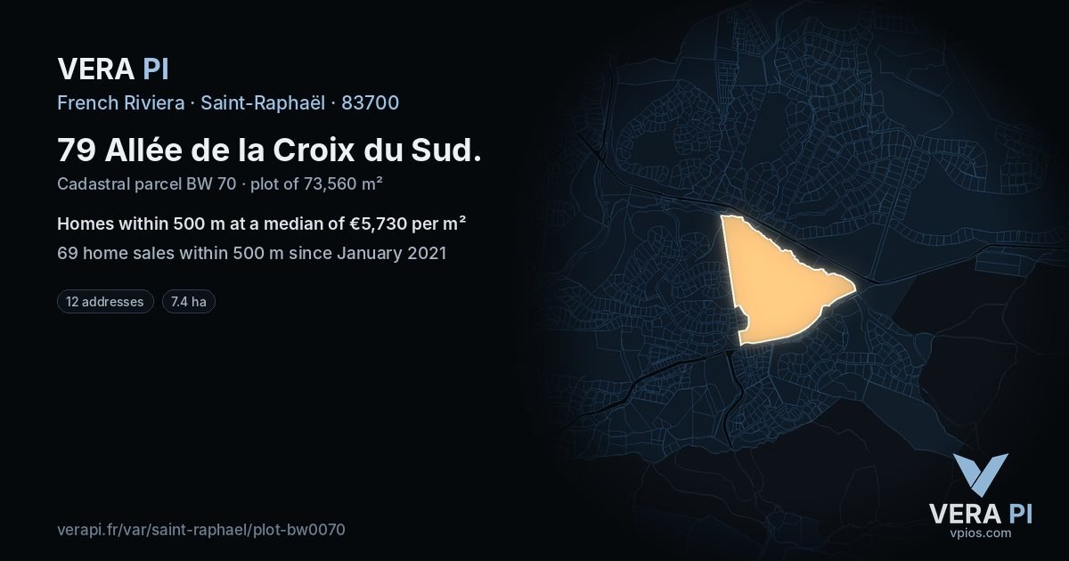 79 Allée de la Croix du Sud, Saint-Raphaël at night – the plot lit, the parcels around coloured by the prices near them