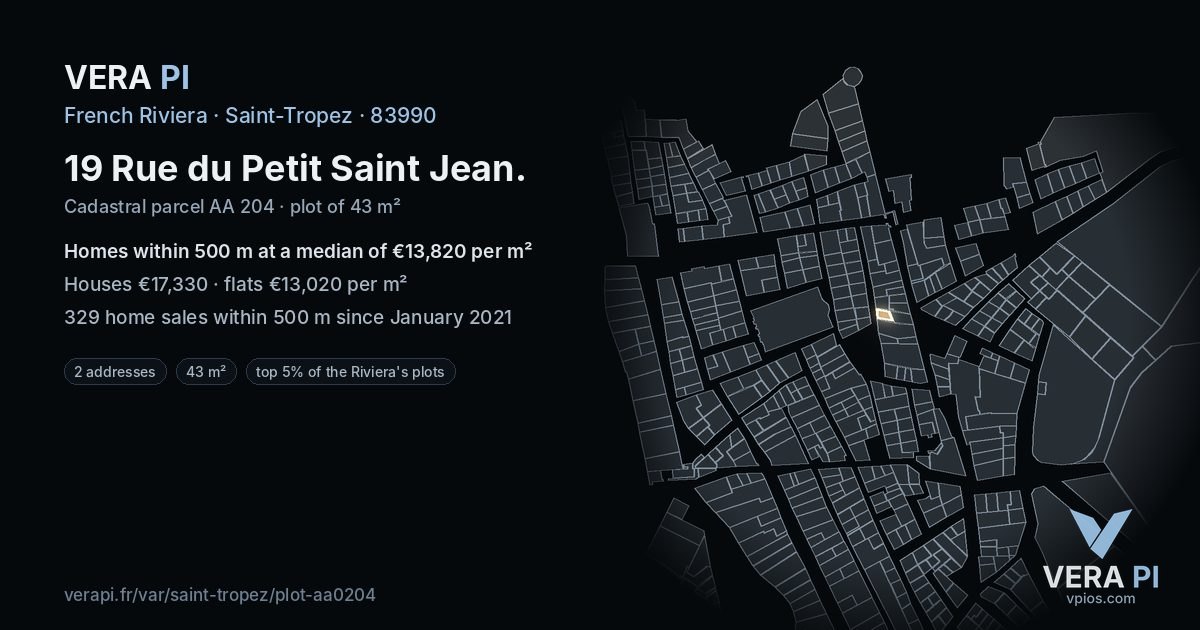 19 Rue du Petit Saint Jean, Saint-Tropez at night – the plot lit, the parcels around coloured by the prices near them
