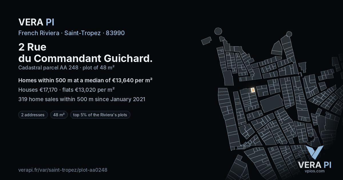 2 Rue du Commandant Guichard, Saint-Tropez at night – the plot lit, the parcels around coloured by the prices near them