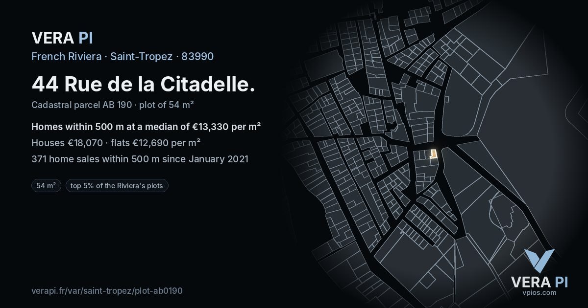 44 Rue de la Citadelle, Saint-Tropez at night – the plot lit, the parcels around coloured by the prices near them