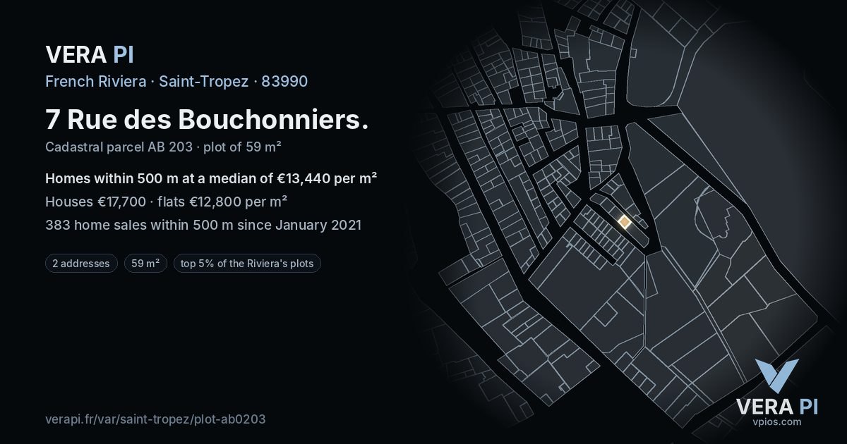 7 Rue des Bouchonniers, Saint-Tropez at night – the plot lit, the parcels around coloured by the prices near them