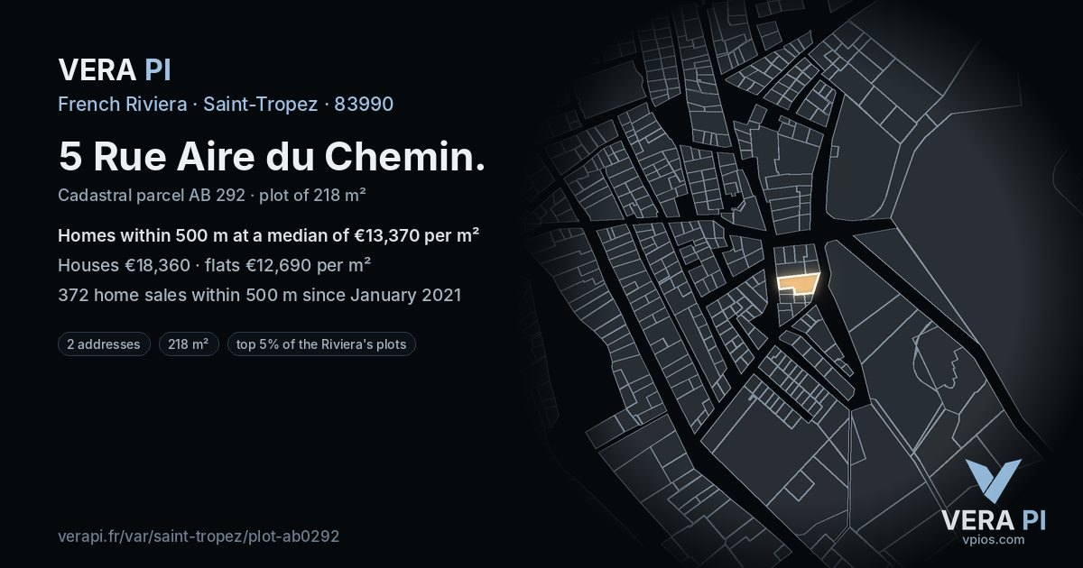 5 Rue Aire du Chemin, Saint-Tropez at night – the plot lit, the parcels around coloured by the prices near them