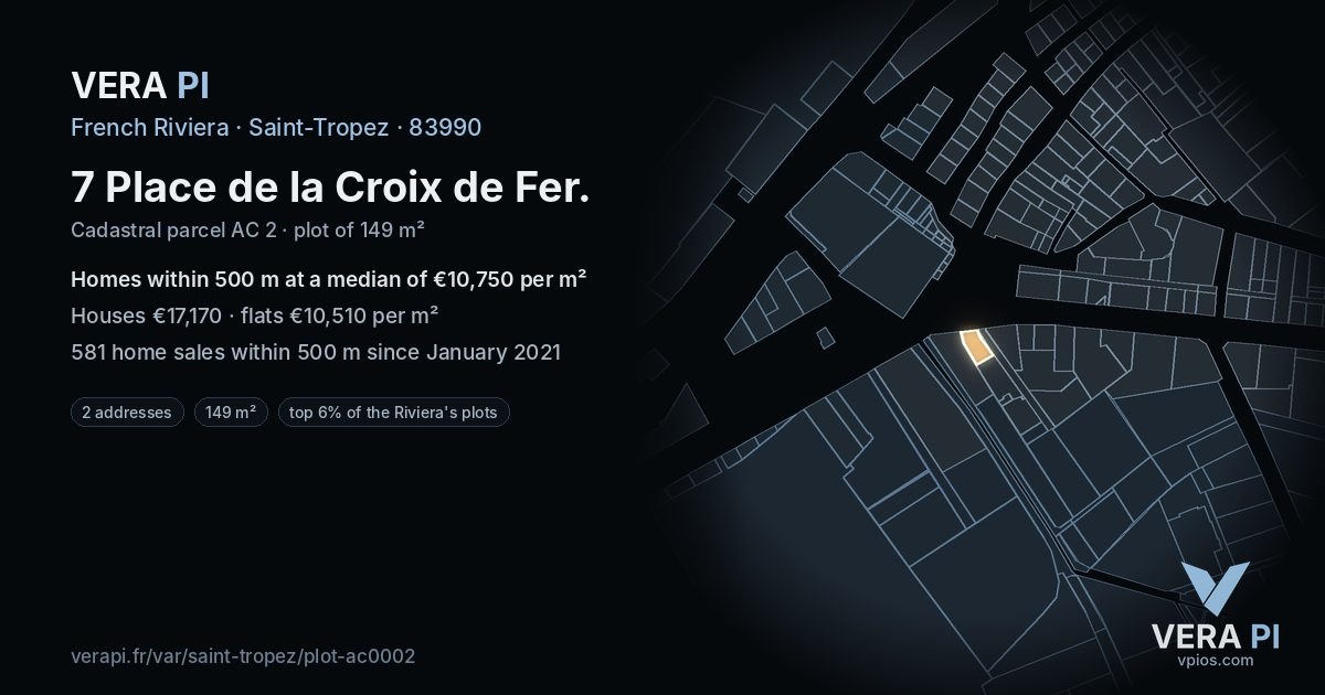 7 Place de la Croix de Fer, Saint-Tropez at night – the plot lit, the parcels around coloured by the prices near them