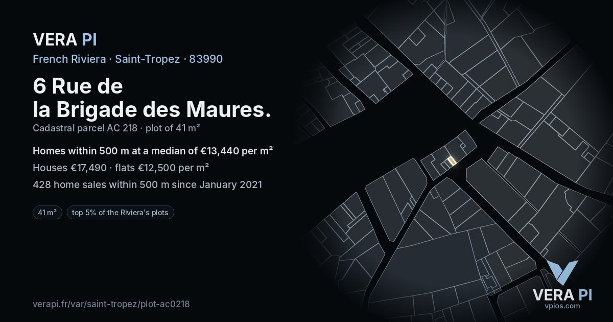 6 Rue de la Brigade des Maures, Saint-Tropez at night – the plot lit, the parcels around coloured by the prices near them