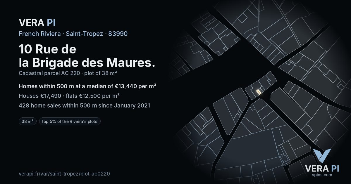 10 Rue de la Brigade des Maures, Saint-Tropez at night – the plot lit, the parcels around coloured by the prices near them