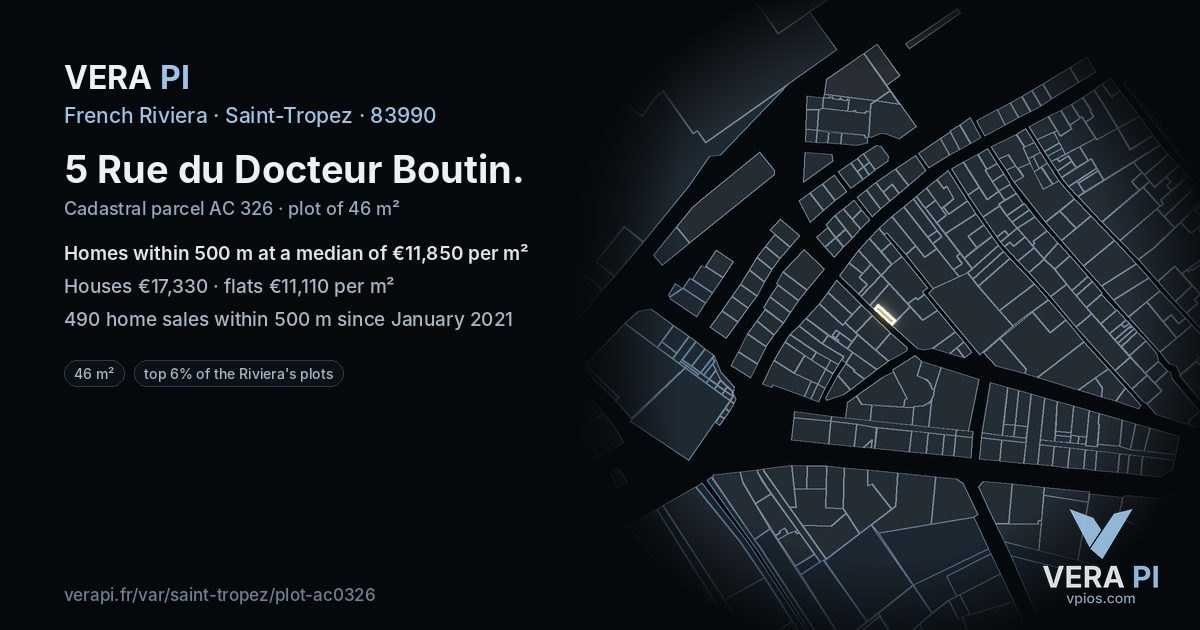 5 Rue du Docteur Boutin, Saint-Tropez at night – the plot lit, the parcels around coloured by the prices near them