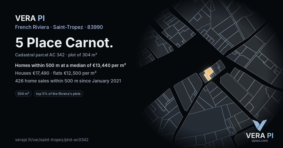 5 Place Carnot, Saint-Tropez at night – the plot lit, the parcels around coloured by the prices near them