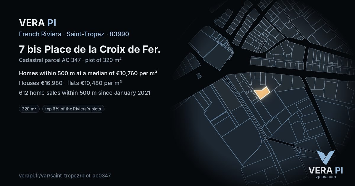 7 bis Place de la Croix de Fer, Saint-Tropez at night – the plot lit, the parcels around coloured by the prices near them