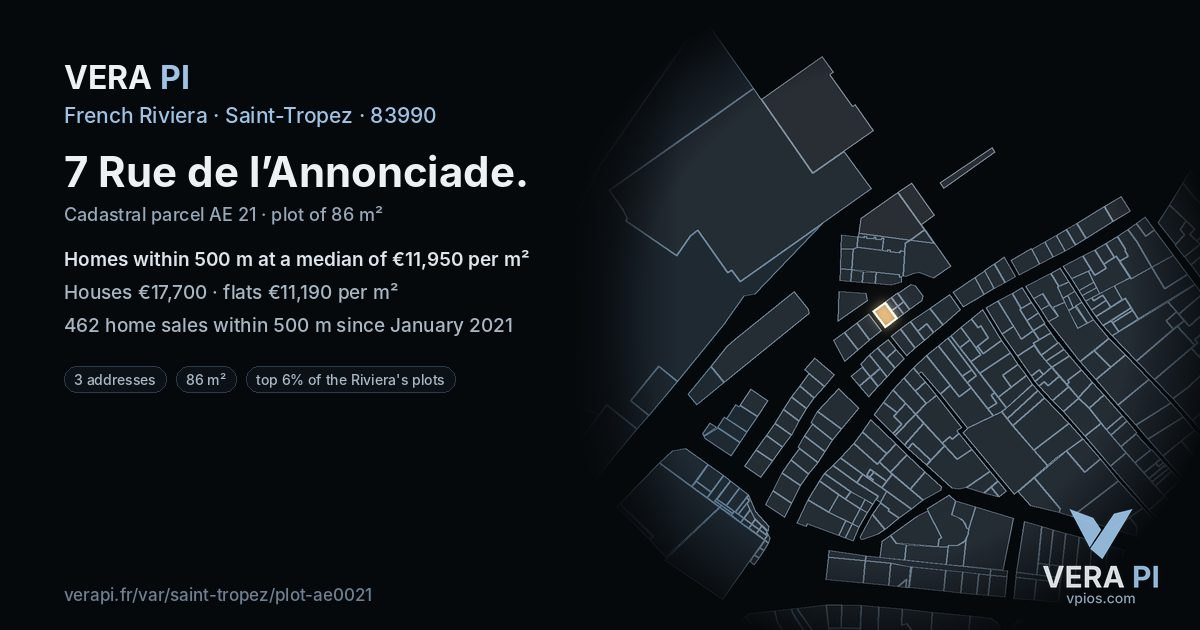 7 Rue de l’Annonciade, Saint-Tropez at night – the plot lit, the parcels around coloured by the prices near them