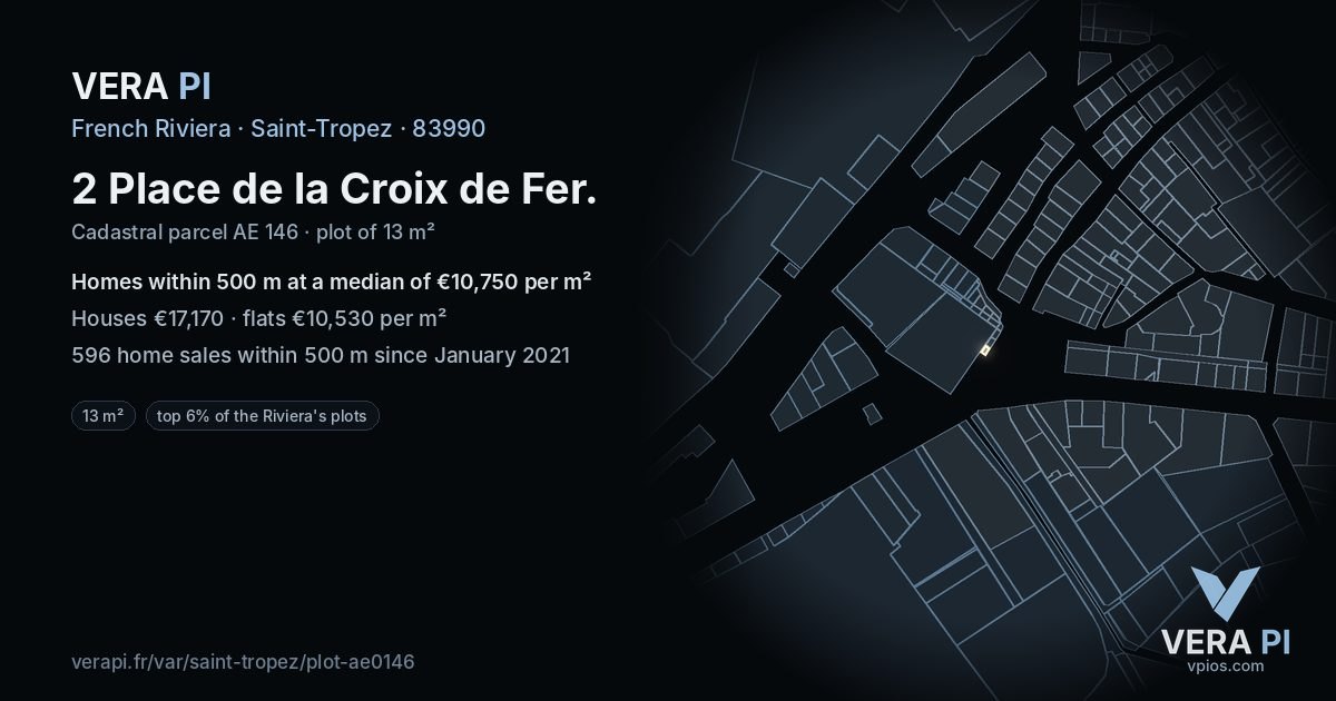 2 Place de la Croix de Fer, Saint-Tropez at night – the plot lit, the parcels around coloured by the prices near them