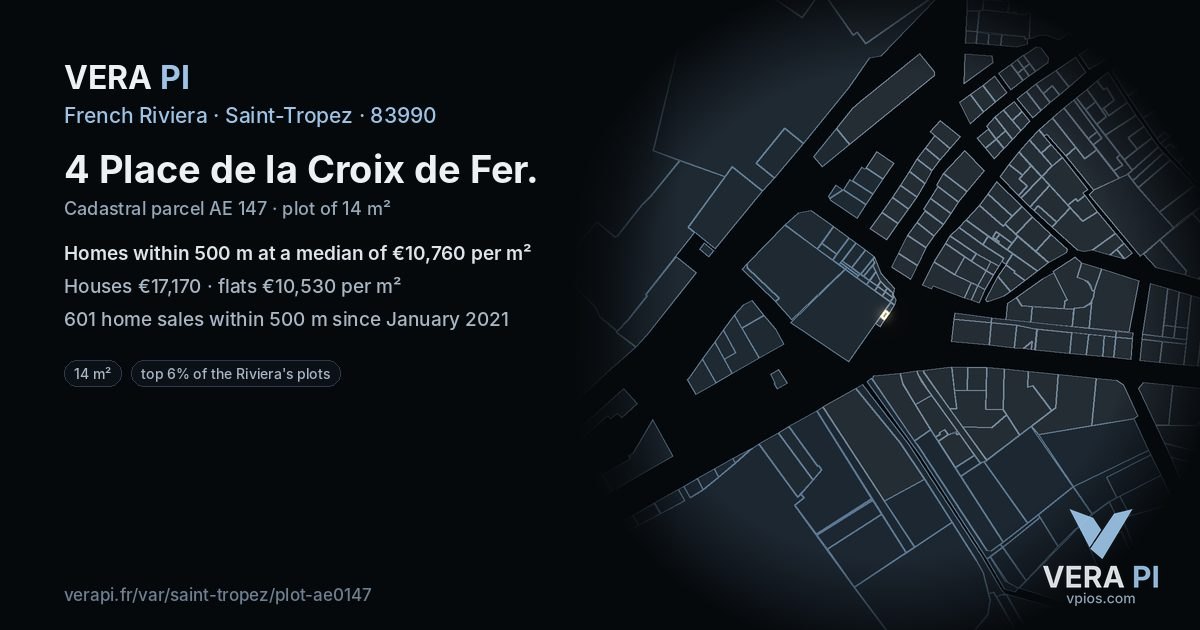 4 Place de la Croix de Fer, Saint-Tropez at night – the plot lit, the parcels around coloured by the prices near them