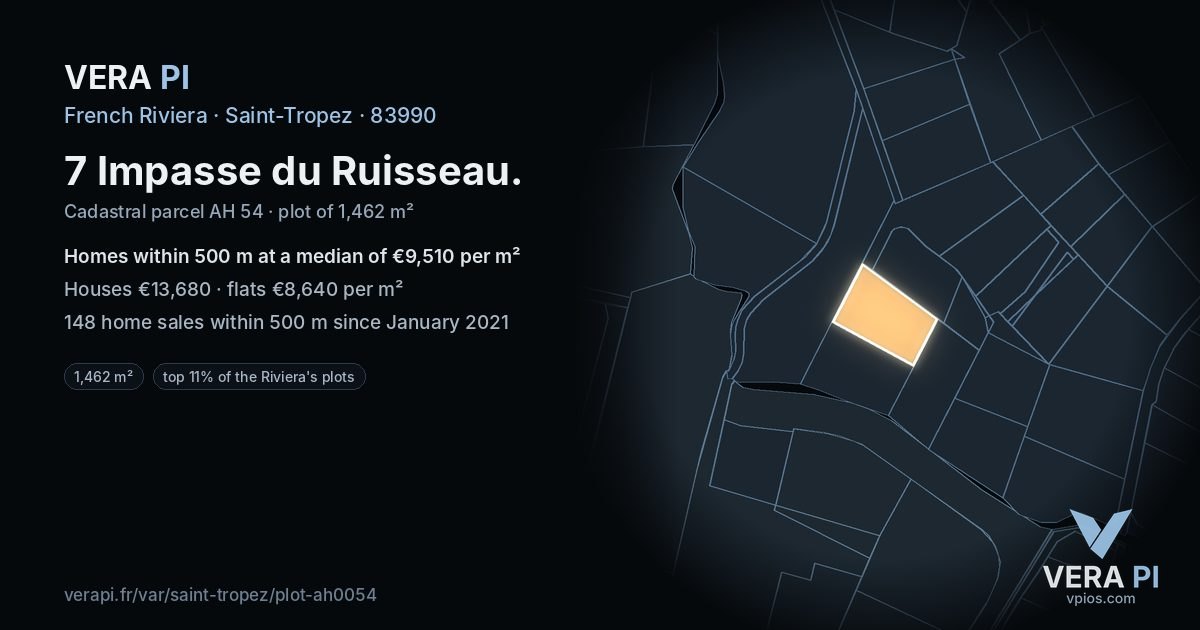 7 Impasse du Ruisseau, Saint-Tropez at night – the plot lit, the parcels around coloured by the prices near them