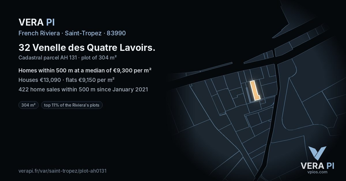 32 Venelle des Quatre Lavoirs, Saint-Tropez at night – the plot lit, the parcels around coloured by the prices near them