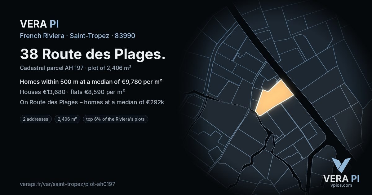 38 Route des Plages, Saint-Tropez at night – the plot lit, the parcels around coloured by the prices near them