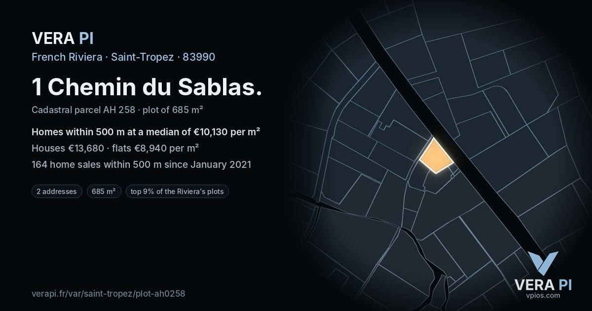 1 Chemin du Sablas, Saint-Tropez at night – the plot lit, the parcels around coloured by the prices near them