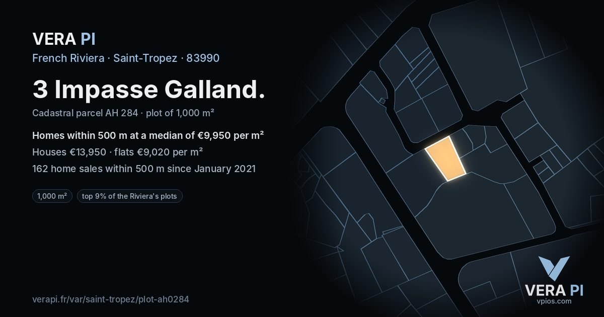3 Impasse Galland, Saint-Tropez at night – the plot lit, the parcels around coloured by the prices near them