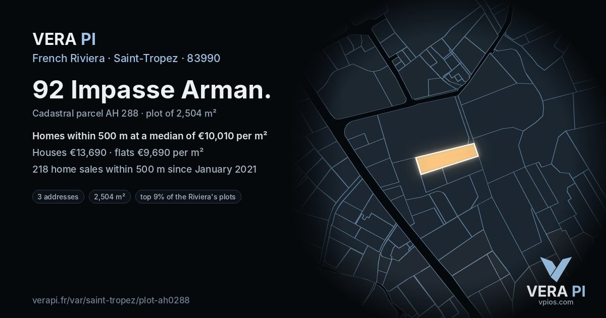 92 Impasse Arman, Saint-Tropez at night – the plot lit, the parcels around coloured by the prices near them