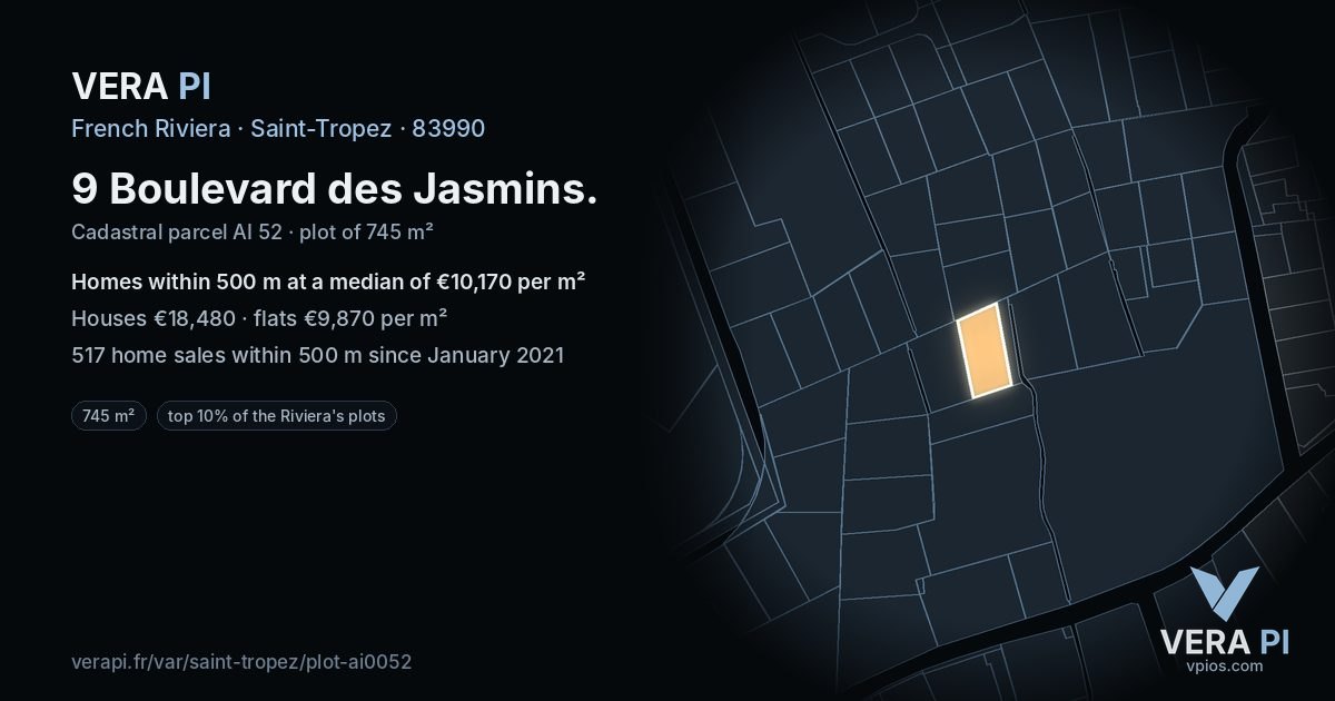 9 Boulevard des Jasmins, Saint-Tropez at night – the plot lit, the parcels around coloured by the prices near them